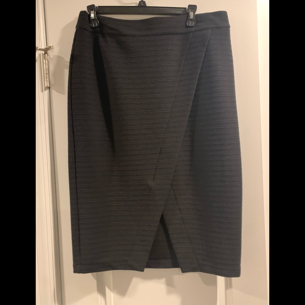 Kensie - Black pencil skirt